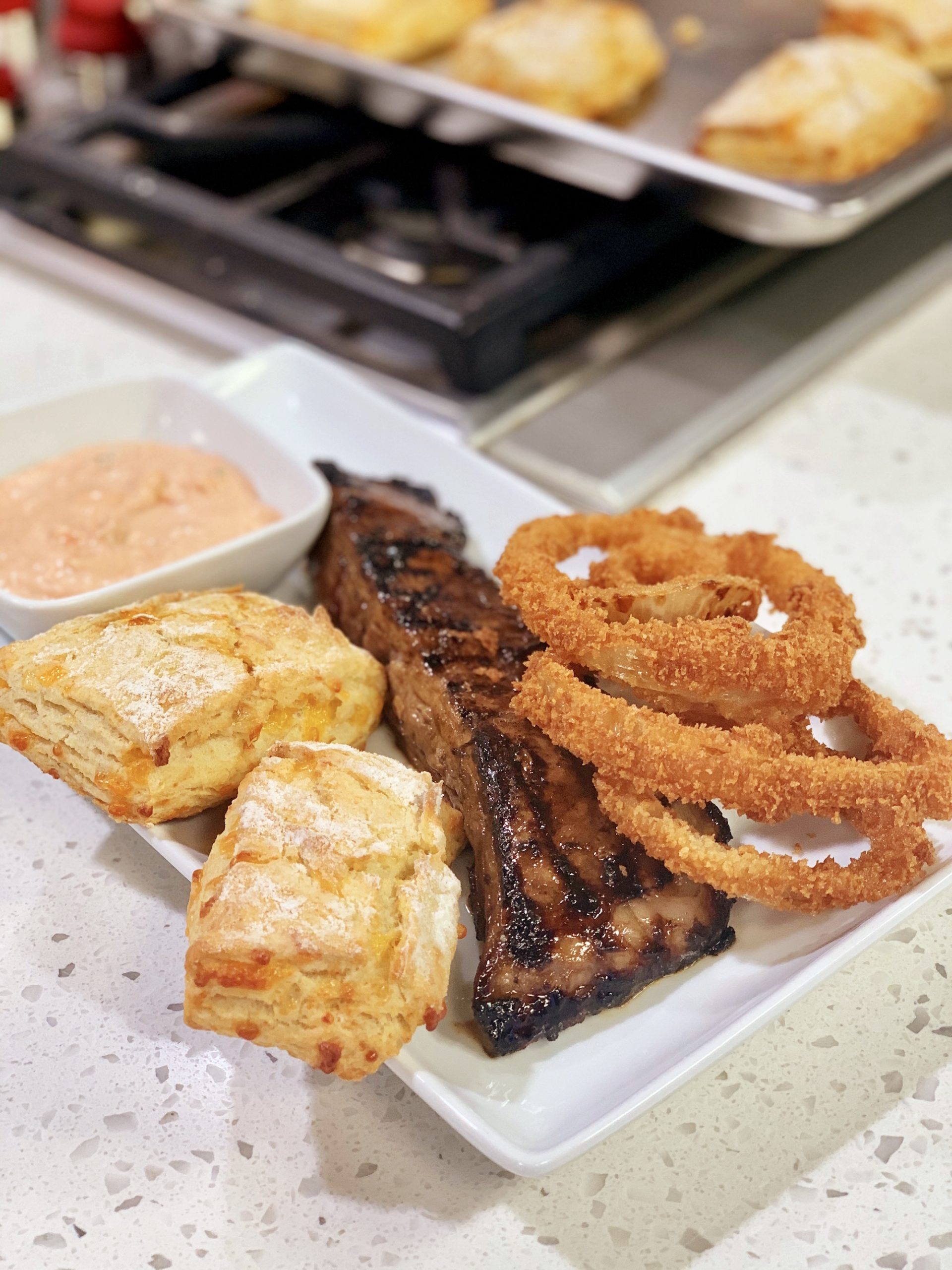 What Goes With Onion Rings for Dinner? 