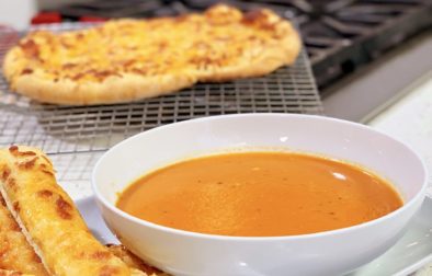 Creamy Tomato Soup with Cheese Bread