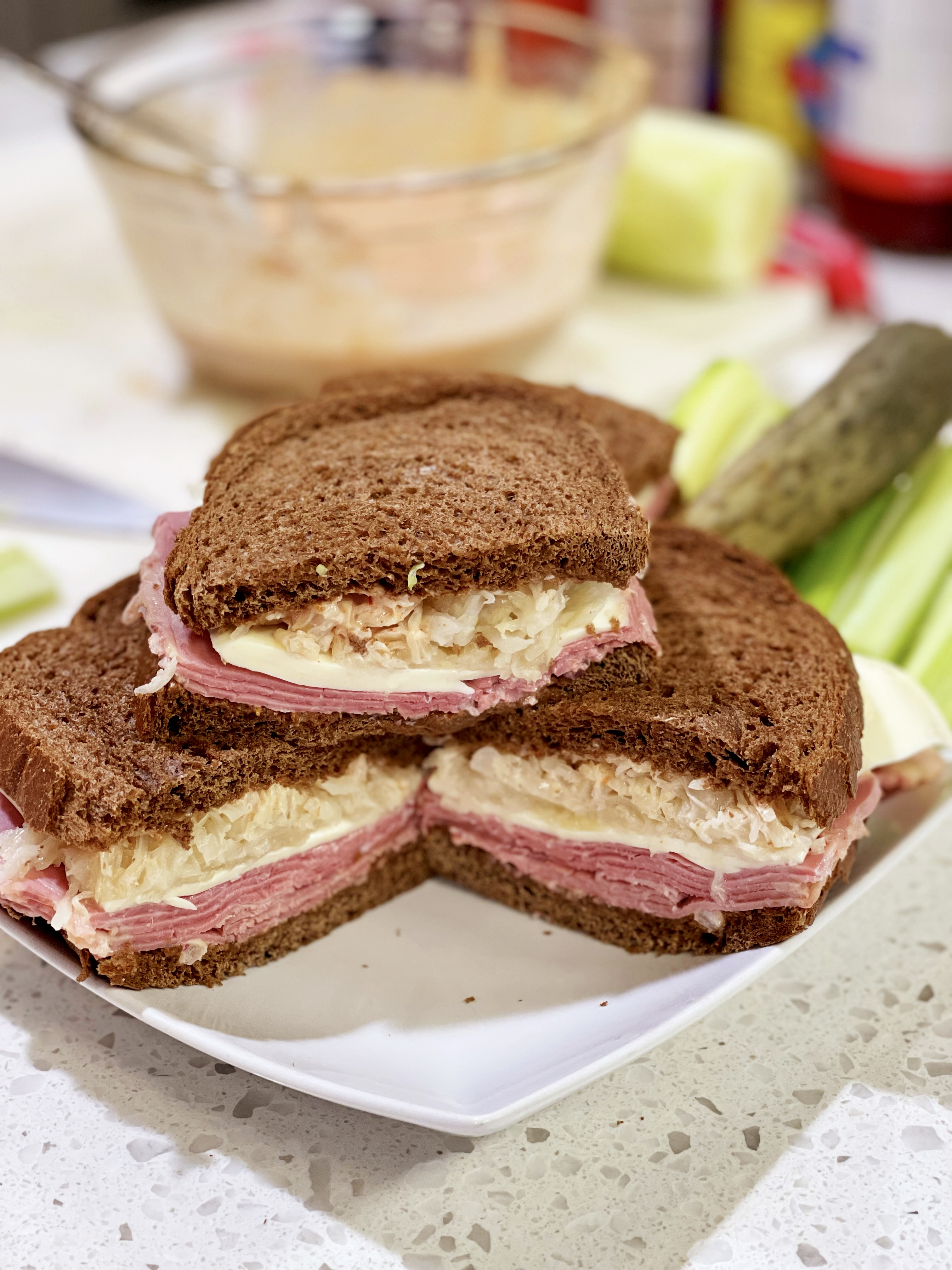 Corned Beef Sandwich With Russian Sauce (Reuben Sandwich Recipe)