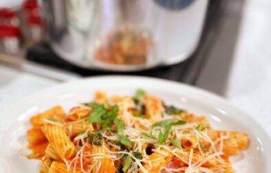 Creamy Roasted Red Pepper Pasta with Spinach and Basil